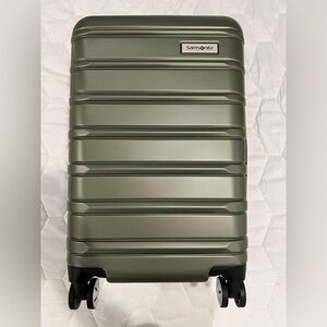 Samsonite Carry-on Green 19in